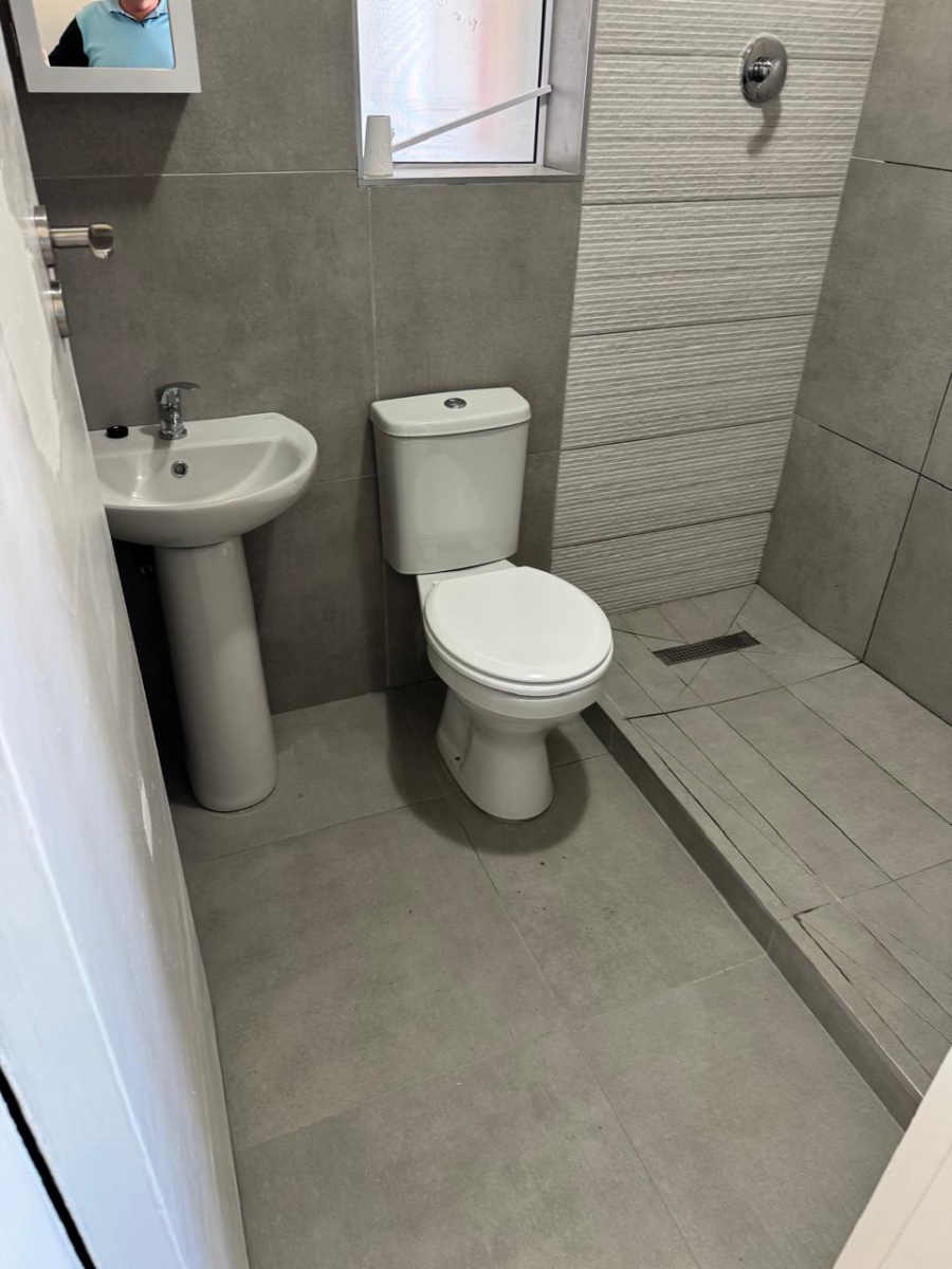 To Let 1 Bedroom Property for Rent in Humewood Extension Eastern Cape